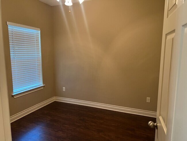 Building Photo - 3940 Mobley Cir