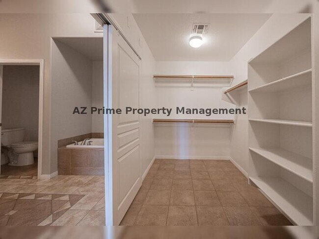 Building Photo - 2989 N 44th St