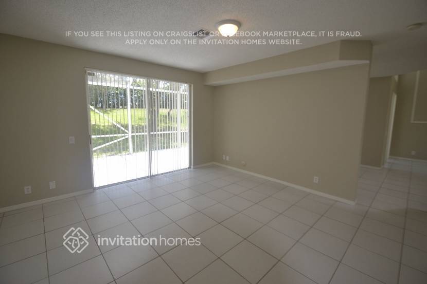 Building Photo - 6331 NW 80th Dr