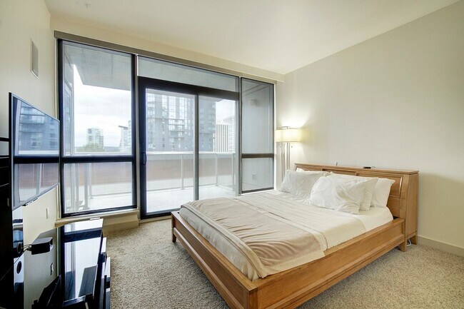 Building Photo - 1Bd/1Ba Bellevue Condo