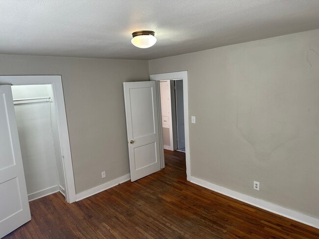Building Photo - 3 Bedroom, 1 Bathroom Fayetteville Home, Available March 1st!