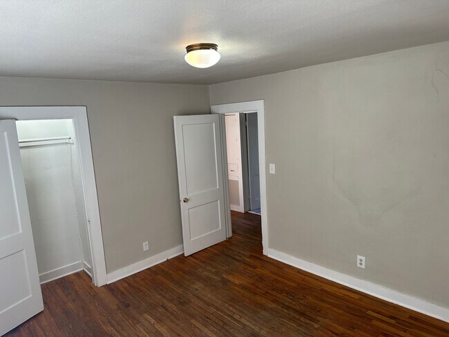 Building Photo - 3 Bedroom, 2 Bathroom Fayetteville Home, Available March 1st!
