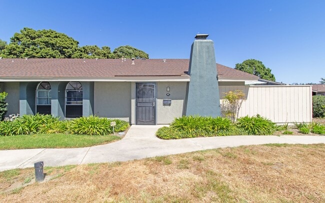 Building Photo - Stunning Saltillo Tiled Single Story Condo in Oceanside!