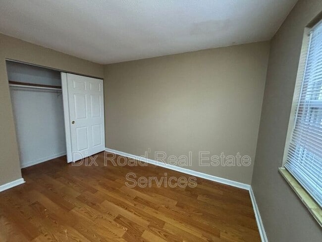 Building Photo - 3701 Greenview Dr