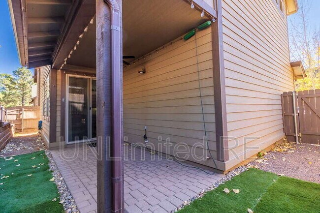 Building Photo - 2513 W Pollo Cir