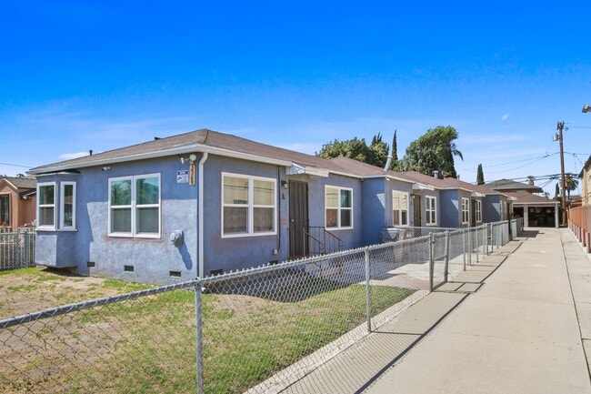 Primary Photo - 3569 Mulford Ave