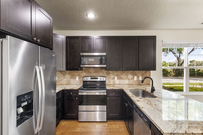 Building Photo - Beautiful House for Lease in Casselberry