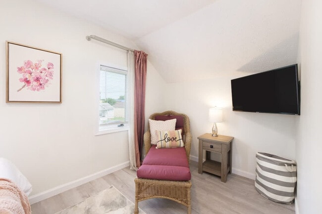 Building Photo - 415 Short St