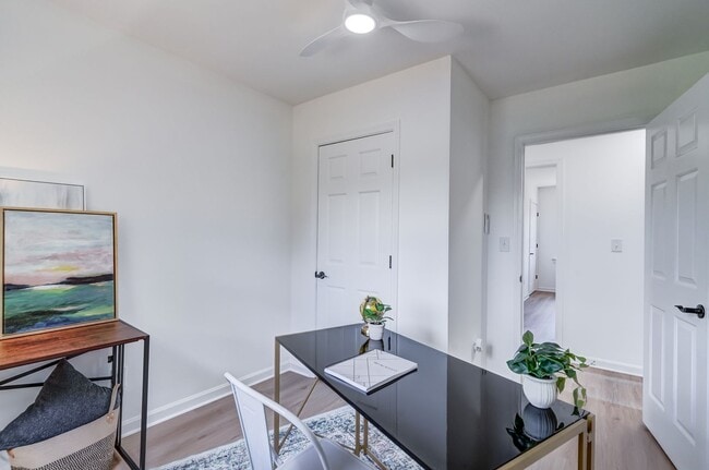 Building Photo - Completely Renovated 3 Bedroom Belmont Townhome Available Now!