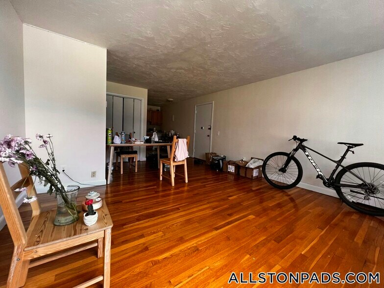 Building Photo - 75 Gardner St