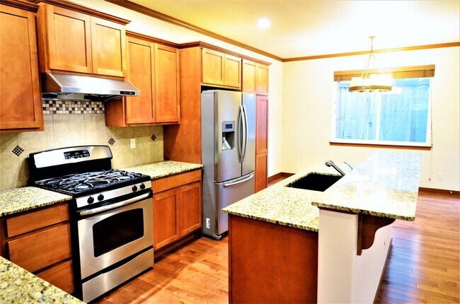 Building Photo - Spacious home with lots of natural light. ...
