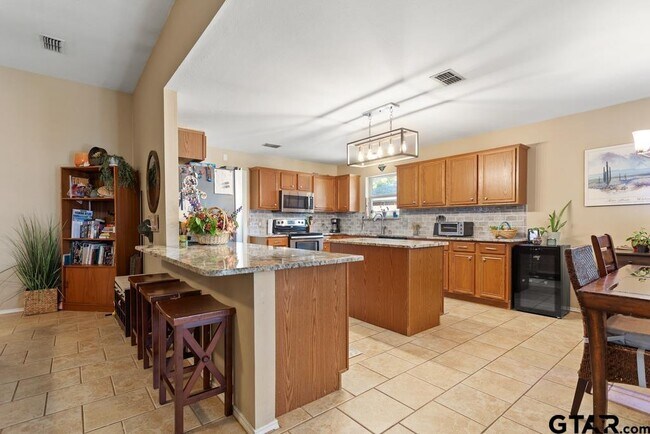 Building Photo - 308 Willow Rd