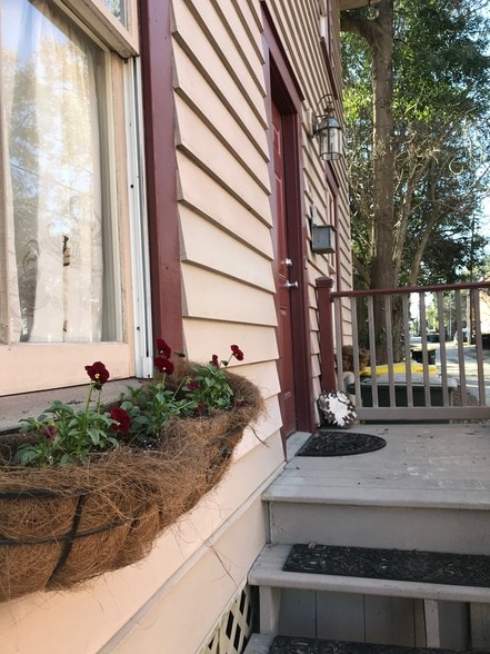 Enter through front door facing the lane or through the rear foyer accessed through the courtyard - 541 E Jones Ln