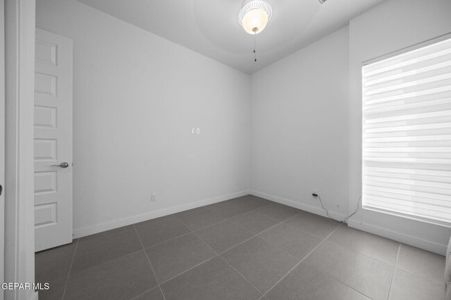 Building Photo - 5973 Cartagena Cir