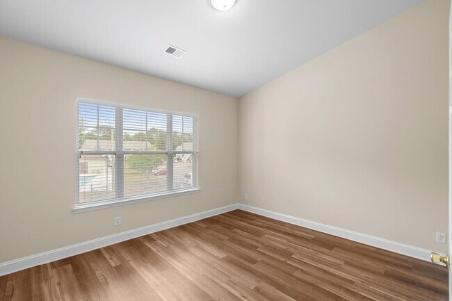 Building Photo - 239 Portsmith Dr