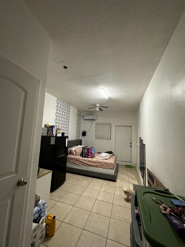 Building Photo - 760 W 76th St