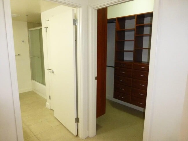 Building Photo - Keola Lai Condo - 2 bedrooms, 2 baths, 2 parking - Avail now!