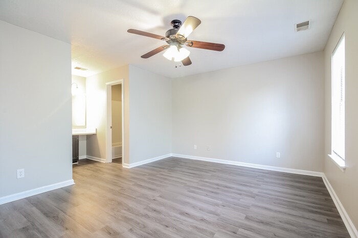 Building Photo - 421 Raspberry Ln