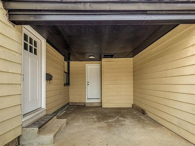 Building Photo - 1208 Jet Dr