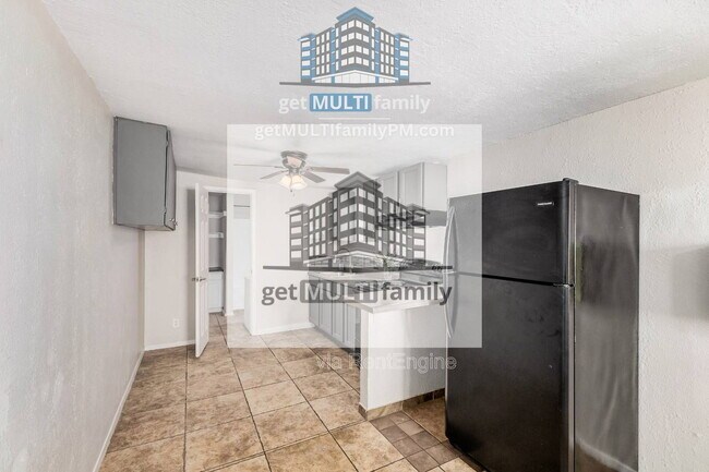 Building Photo - 1402 W Mercer Ln