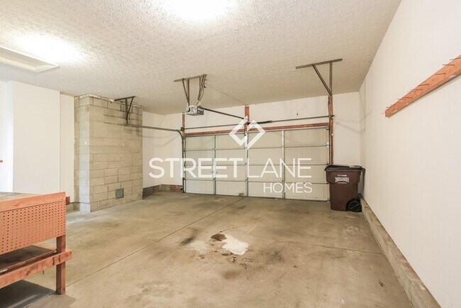 Building Photo - Beautiful Ranch Home to Enjoy!