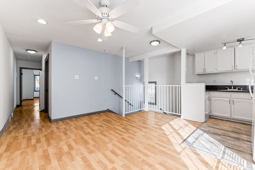 Building Photo - 1339 S Sycamore Ave