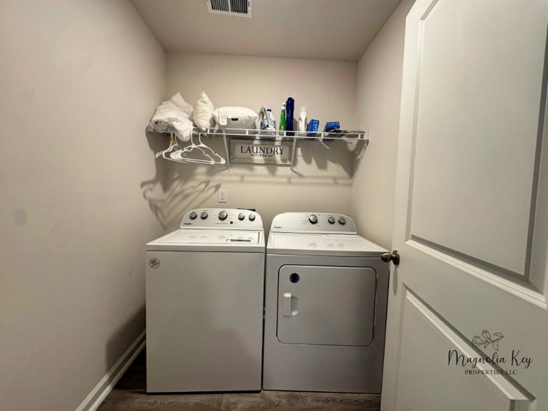 Building Photo - 514 Strawberry Fld Wy