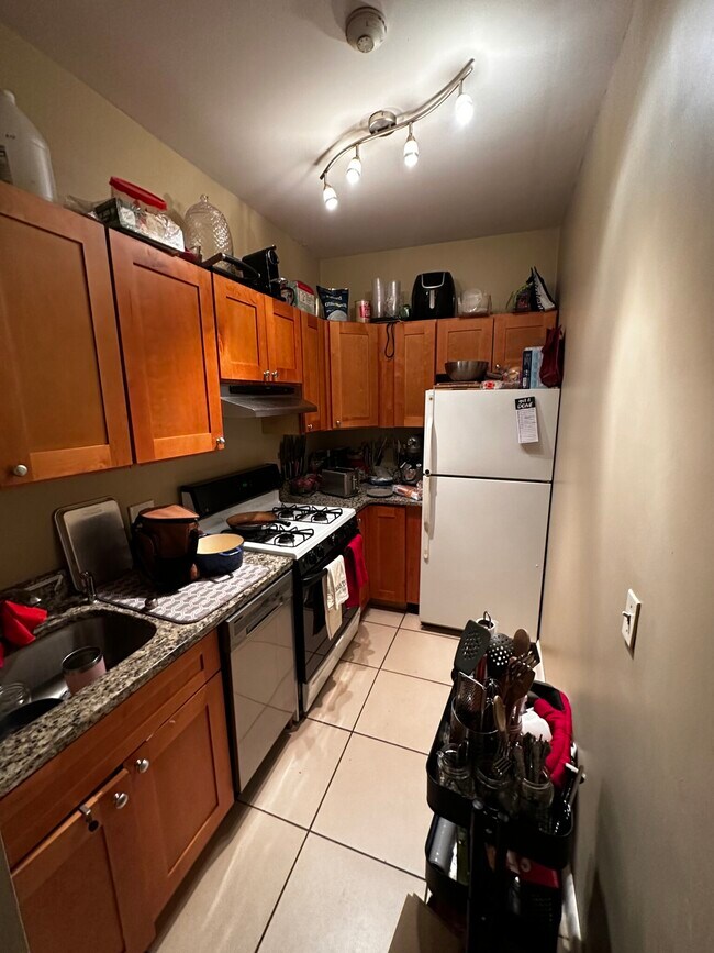 Primary Photo - 17 Highgate St