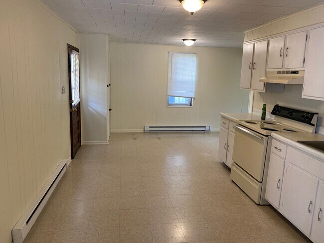 Building Photo - 632 W Orange St