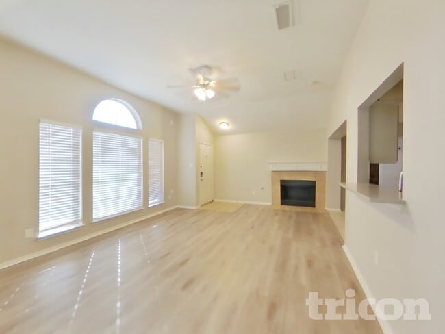 Building Photo - 513 Valley View Dr