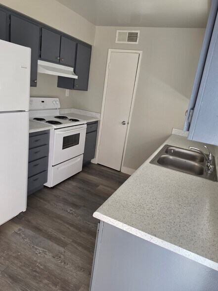Building Photo - 4263 N Bengston Ave
