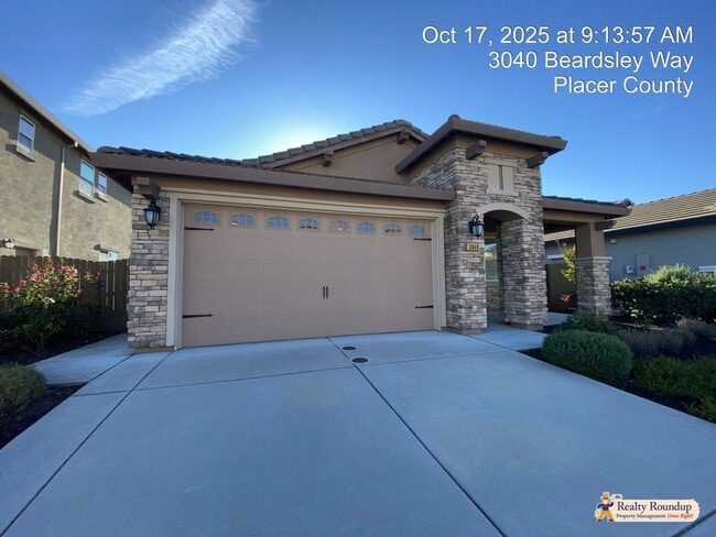 Building Photo - Pristinely Maintained Roseville Home with ...