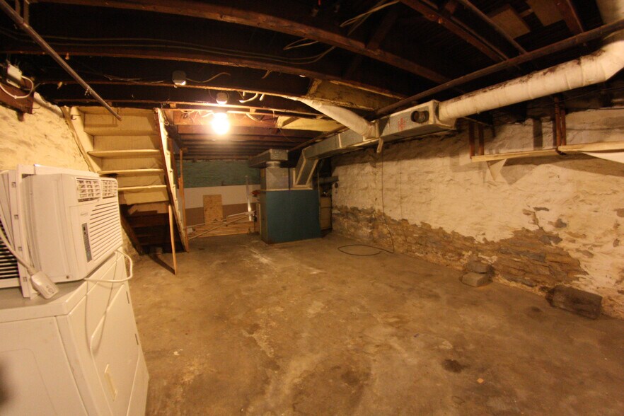 Building Photo - 2492 Summit St