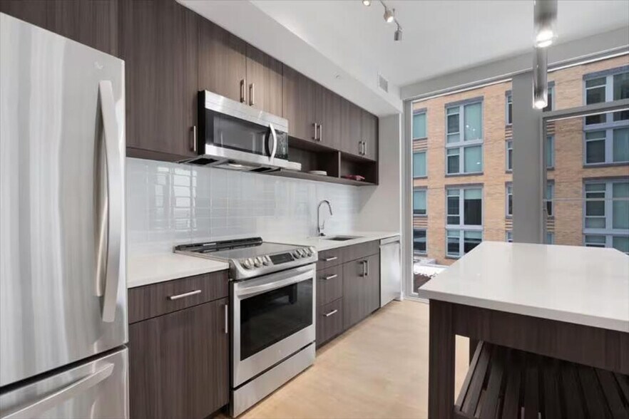 Building Photo - 400 Army Navy Dr