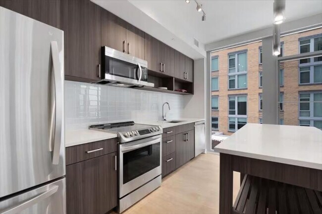 Building Photo - 400 Army Navy Dr