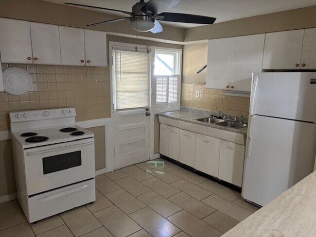 Building Photo - 3 Bedroom, 1 Bath Single Family Home