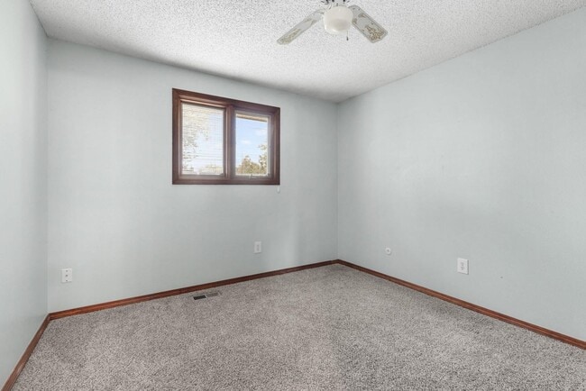 Building Photo - Available NOW! 3 Bedroom 1 Bath Beautiful Home in Arvada!