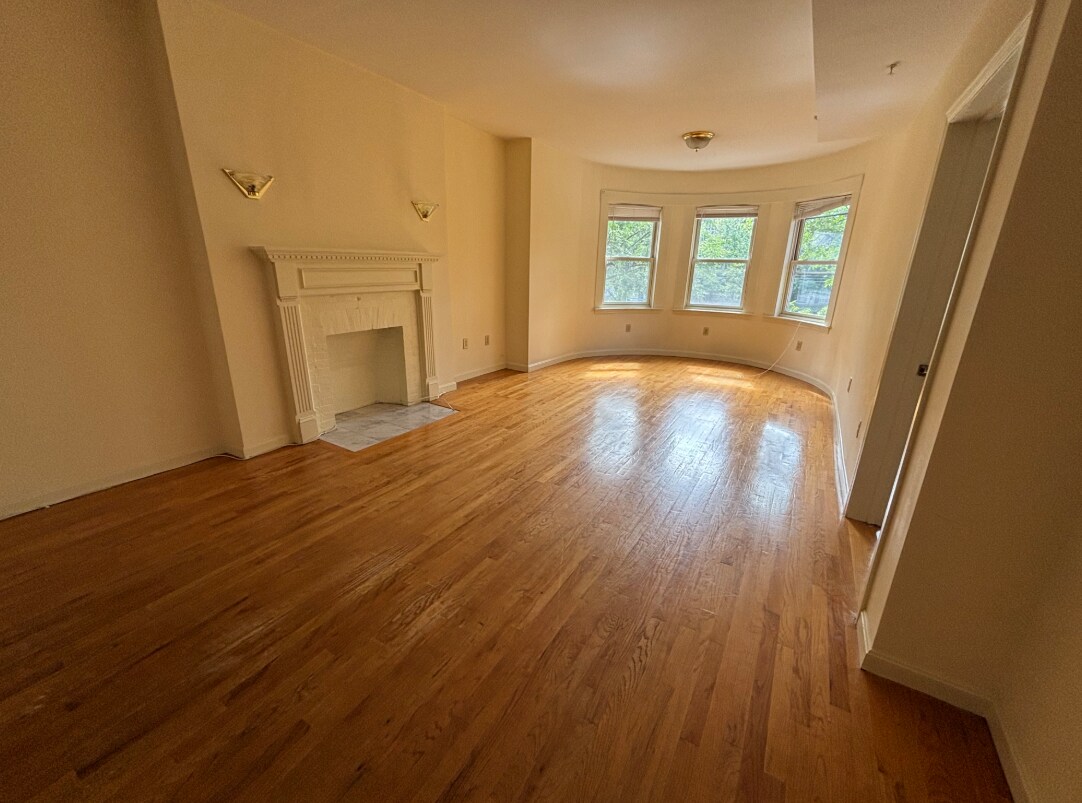 Building Photo - 1402 Beacon St