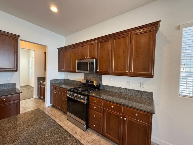 Building Photo - Lake front single story home in gated community!