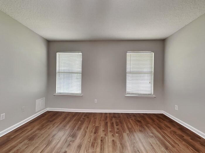 Building Photo - 12615 Richfield Blvd