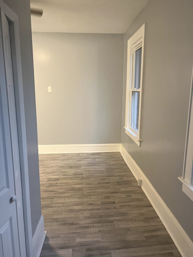 Building Photo - 1341 E Long St