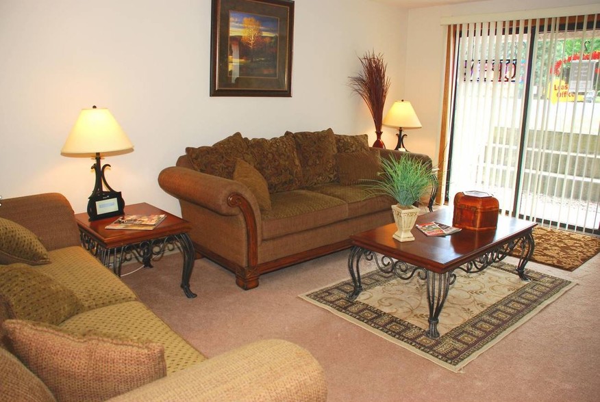 Primary Photo - Mayfair Court