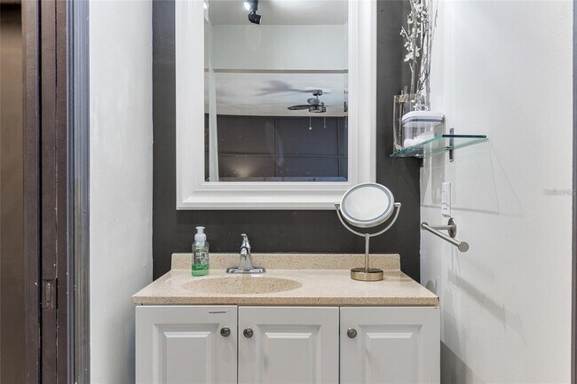 Building Photo - 5128 Lido St