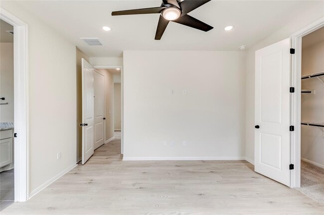 Building Photo - 2008 Kit Cir