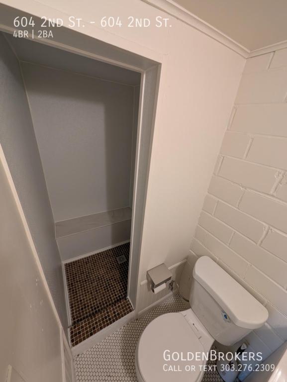 Building Photo - 604 2nd St