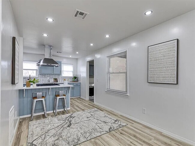 Building Photo - 1208 Jet Dr