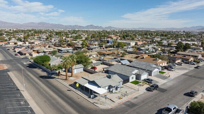 Building Photo - Spacious 4 bedroom, 2 bathroom home located in North Las Vegas