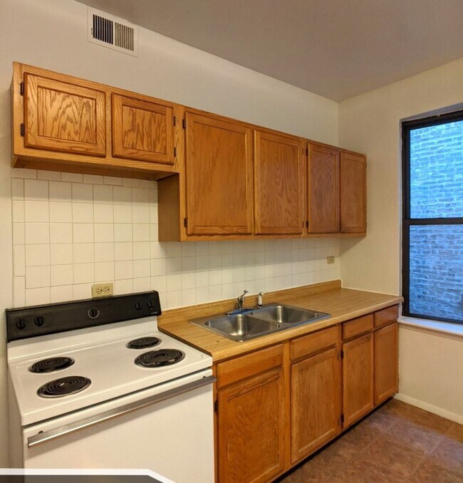 Building Photo - 2323 N Kedzie Blvd