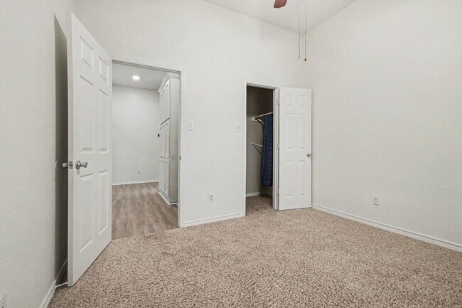 Building Photo - 1707 Briarhollow Dr