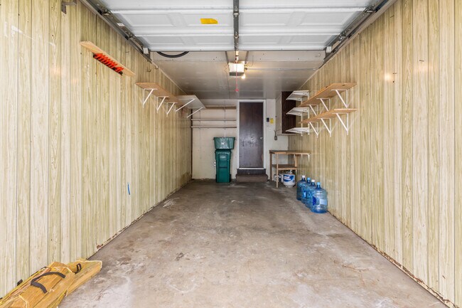 Building Photo - 146 W Inverrary Ln